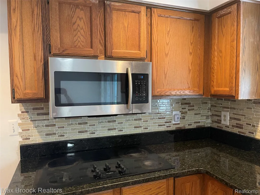 6330 Odessa Drive West Bloomfield Charter Township, MI 48324