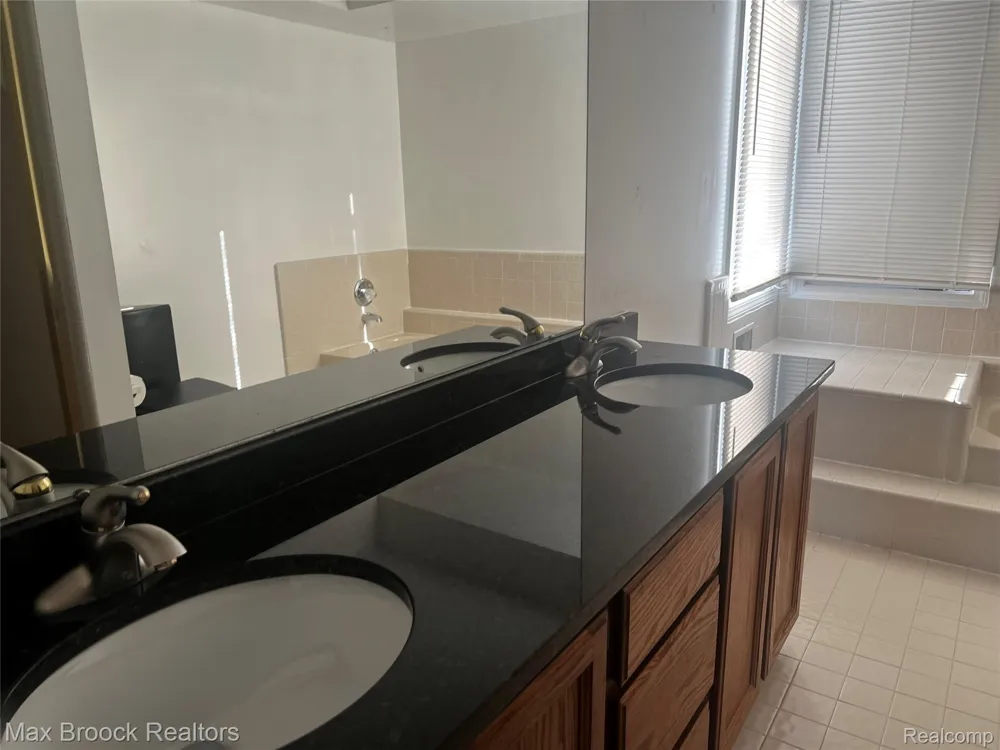 6330 Odessa Drive West Bloomfield Charter Township, MI 48324