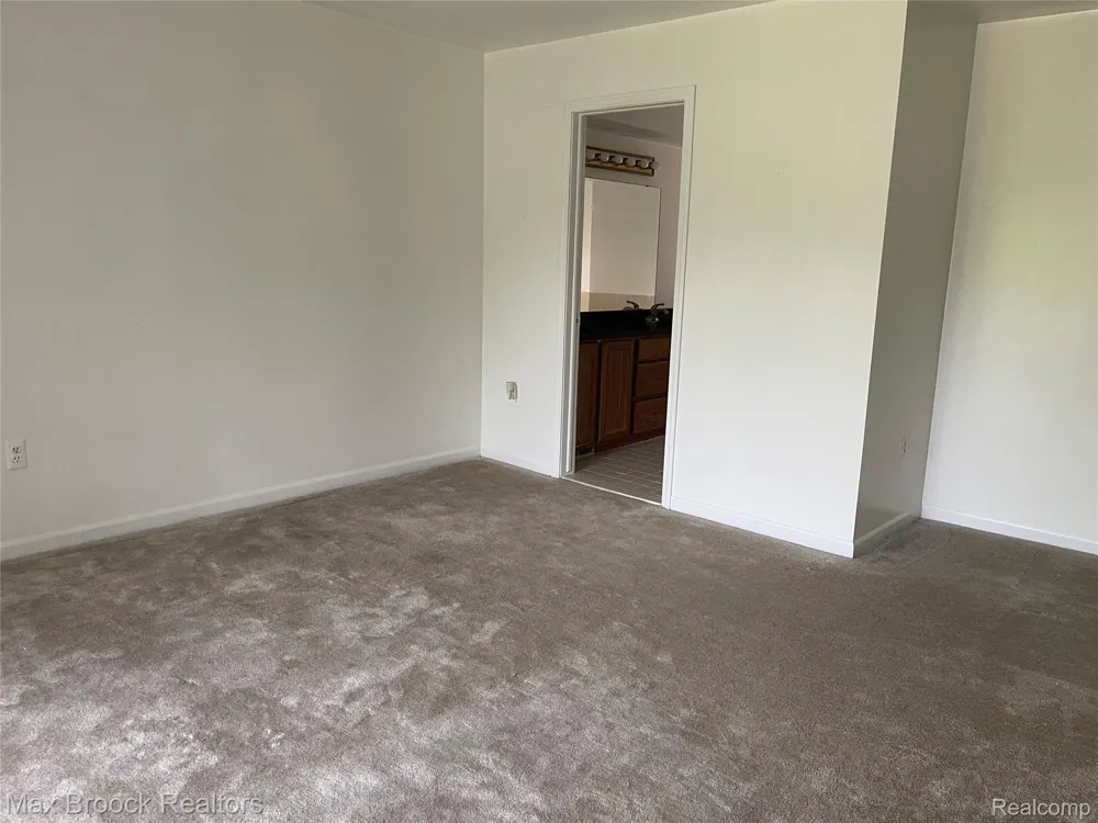 6330 Odessa Drive West Bloomfield Charter Township, MI 48324