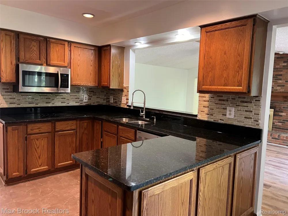 6330 Odessa Drive West Bloomfield Charter Township, MI 48324
