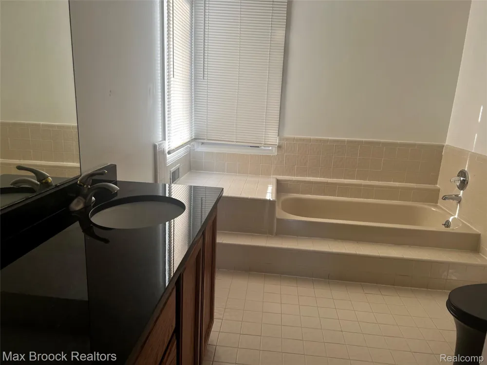 6330 Odessa Drive West Bloomfield Charter Township, MI 48324