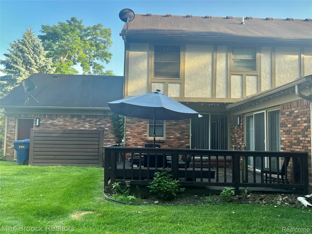 6330 Odessa Drive West Bloomfield Charter Township, MI 48324