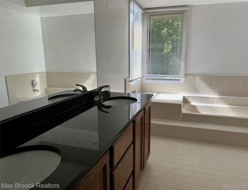 6330 Odessa Drive West Bloomfield Charter Township, MI 48324