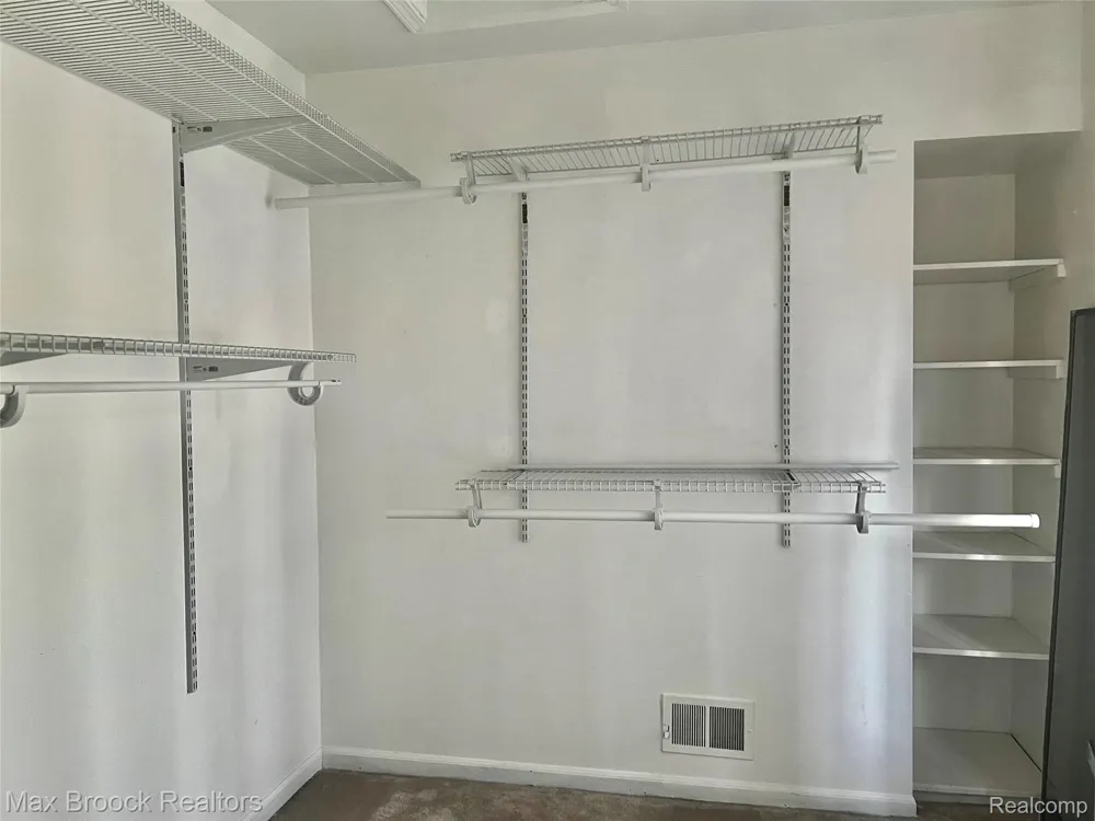 6330 Odessa Drive West Bloomfield Charter Township, MI 48324
