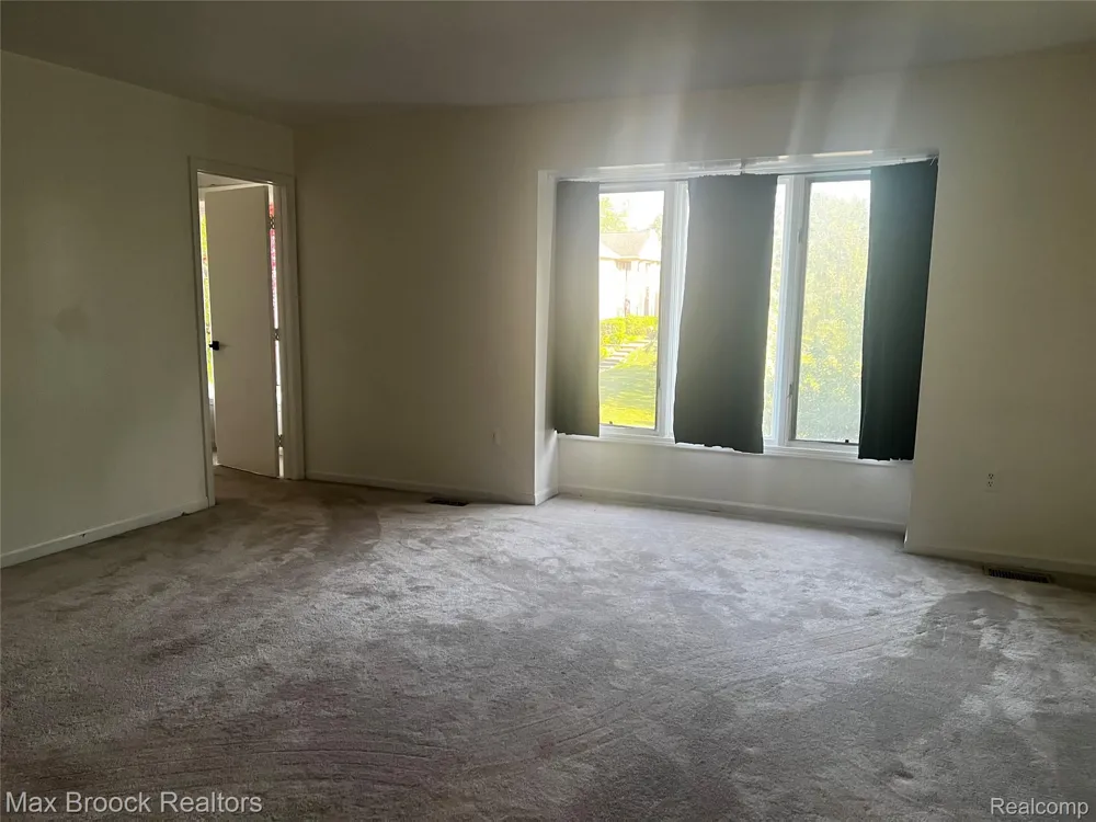 6330 Odessa Drive West Bloomfield Charter Township, MI 48324