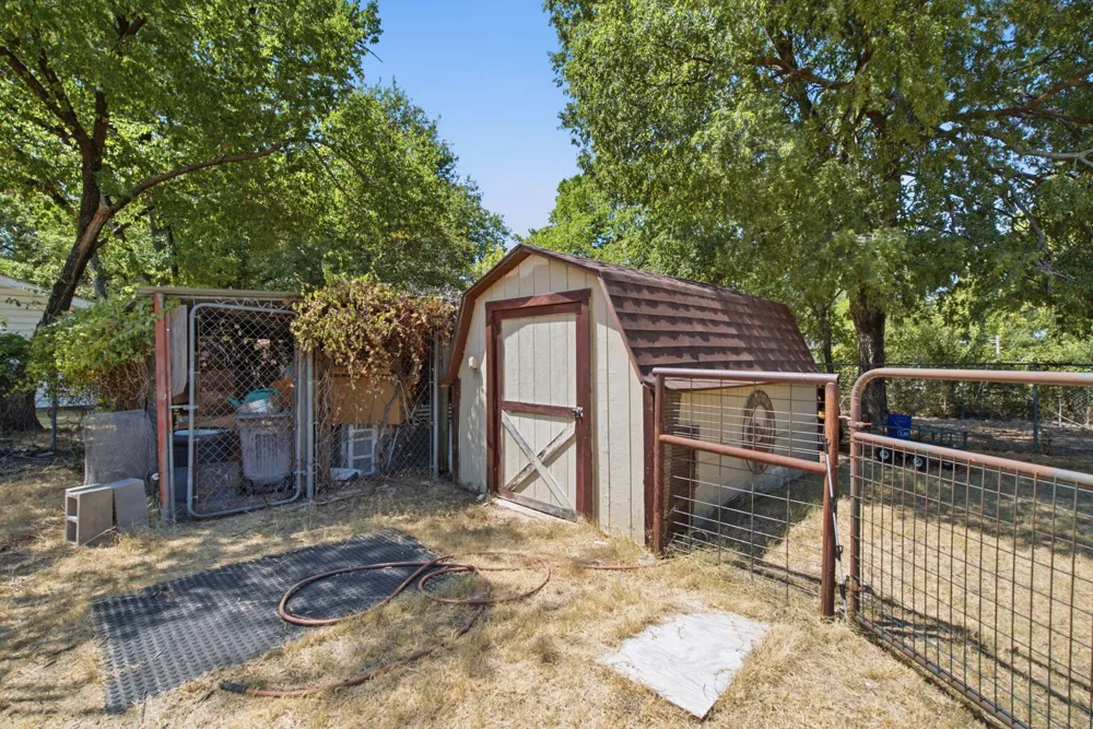 112 Sandra Drive Azle, TX 76020