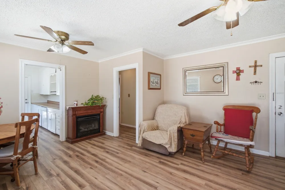 112 Sandra Drive Azle, TX 76020