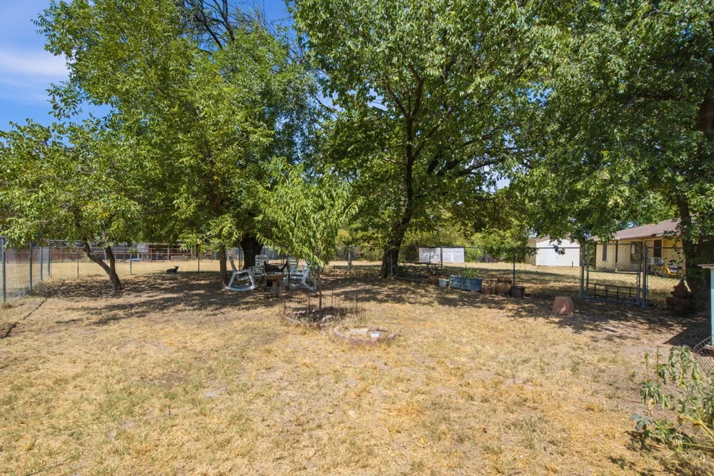 112 Sandra Drive Azle, TX 76020
