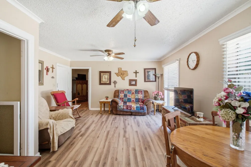 112 Sandra Drive Azle, TX 76020