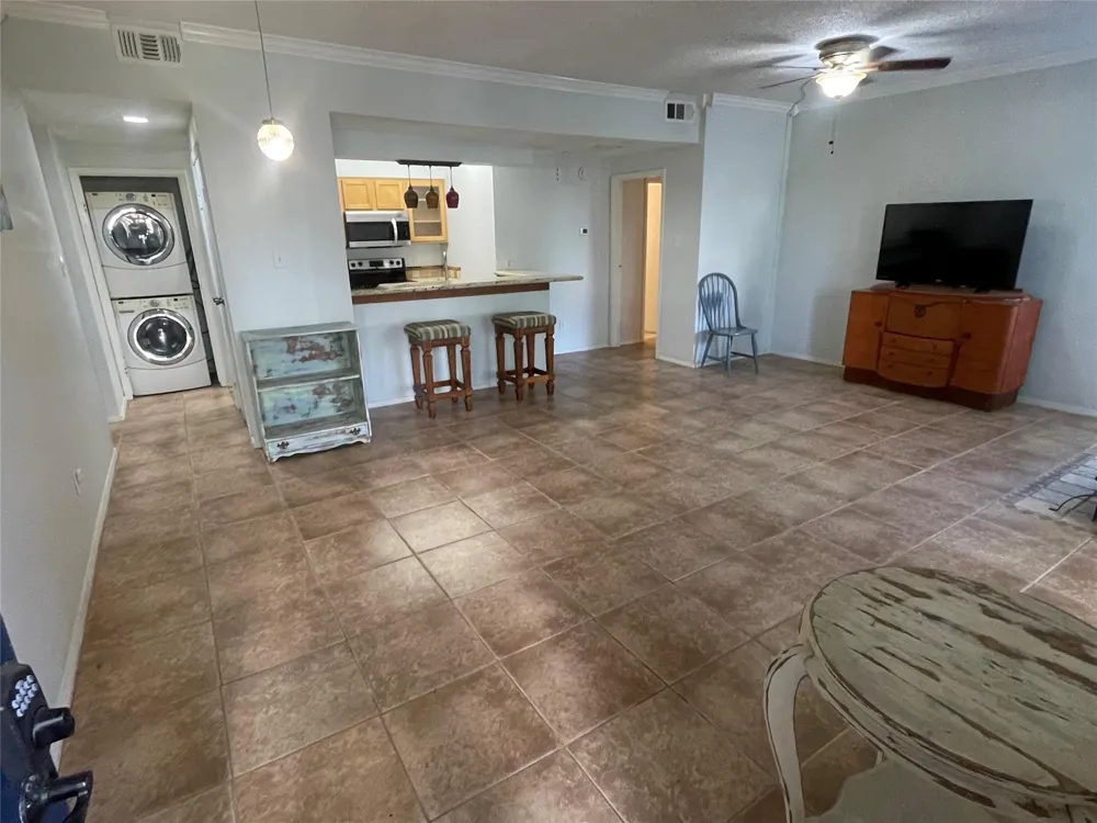 7135 Holiday Drive Galveston, TX 77550