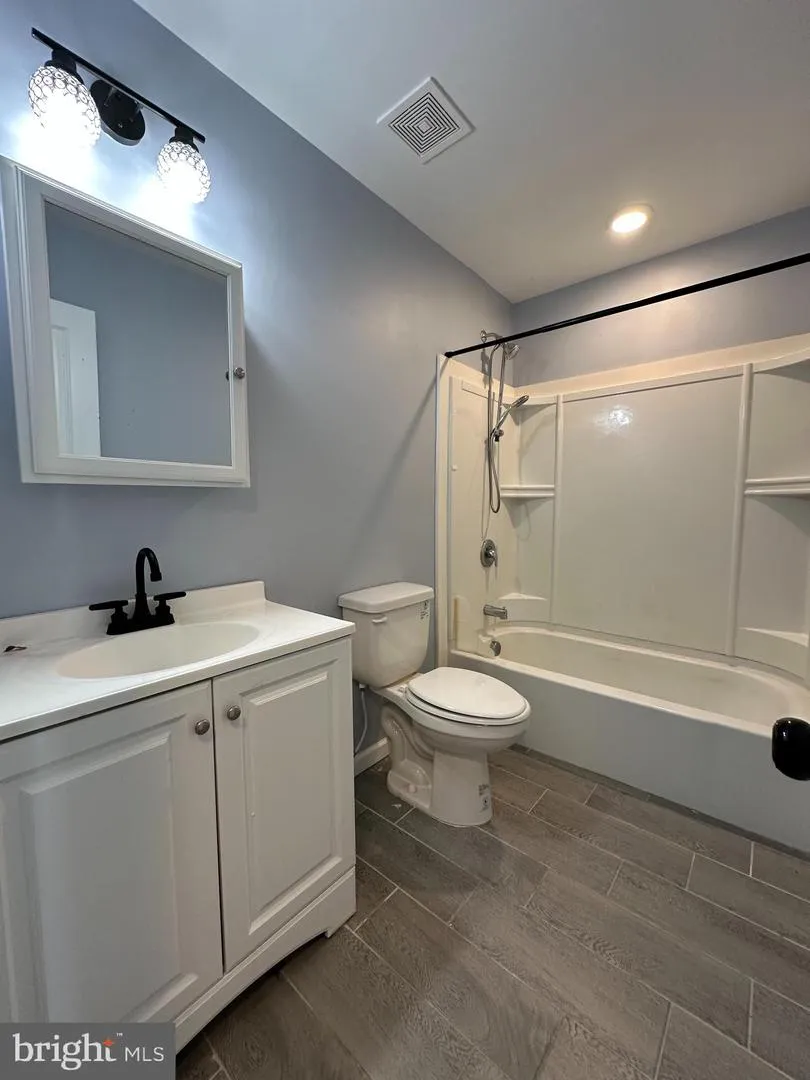 18 HARRINGTON LANE Sicklerville, NJ 08081