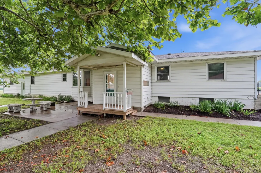 4765 W 950 Lake Village, IN 46349