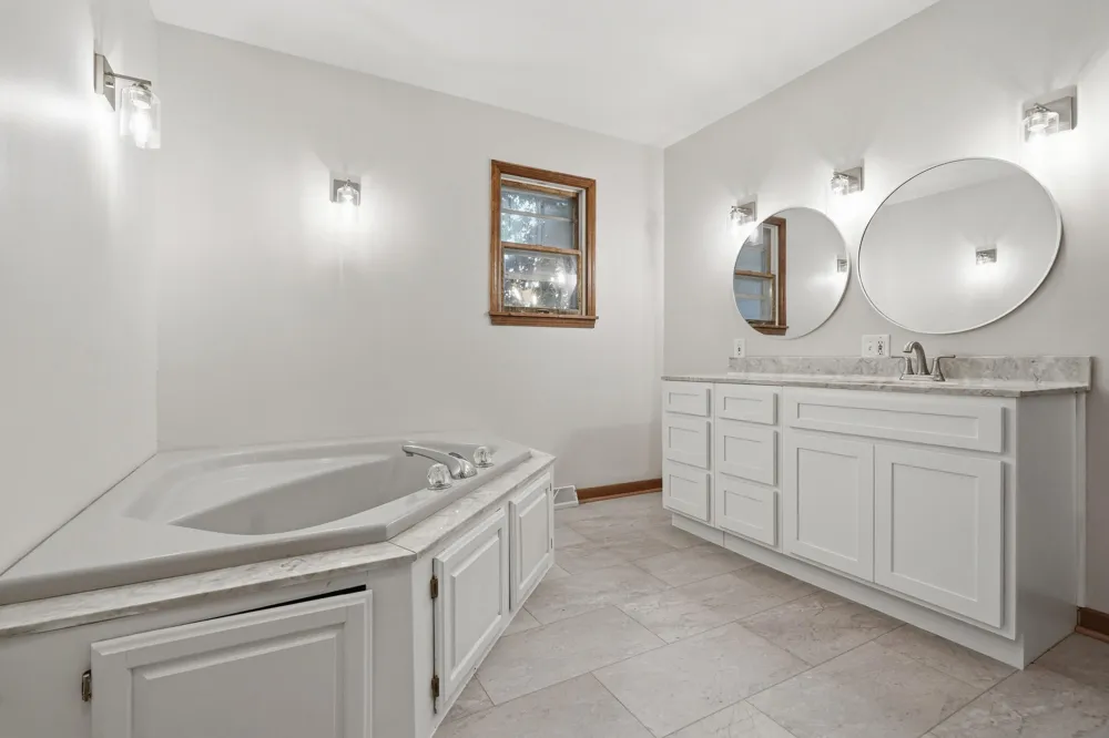 4765 W 950 Lake Village, IN 46349