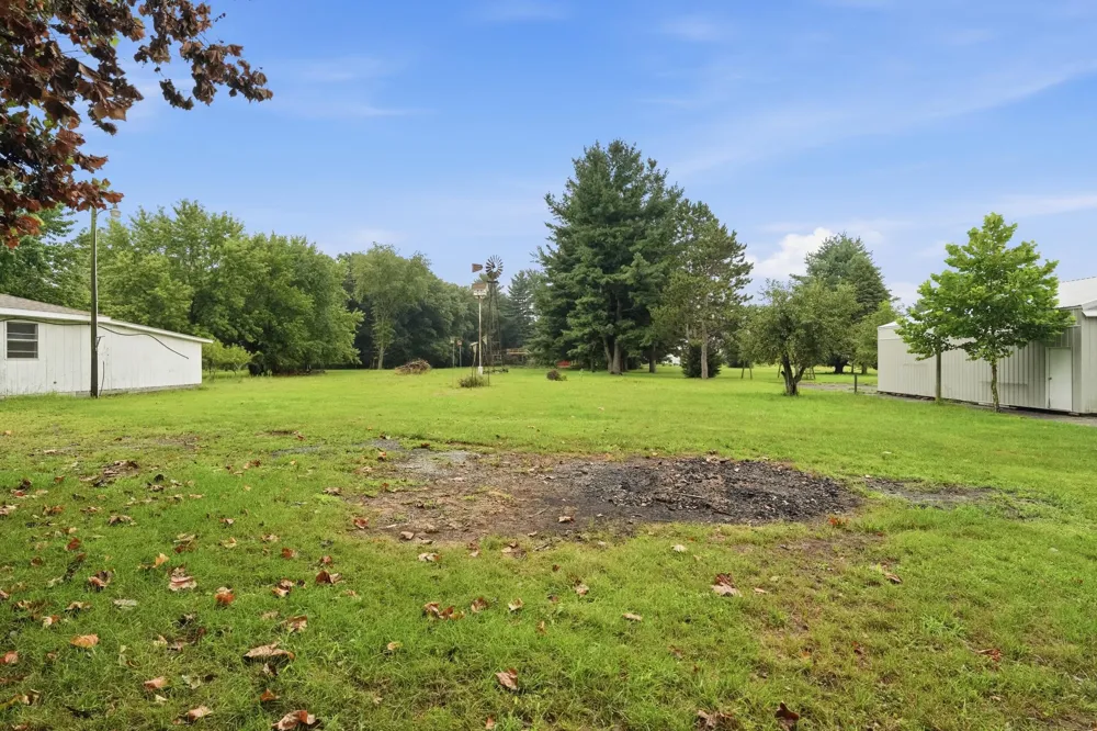 4765 W 950 Lake Village, IN 46349