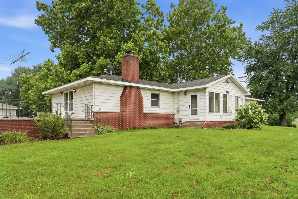 4765 W 950 Lake Village, IN 46349