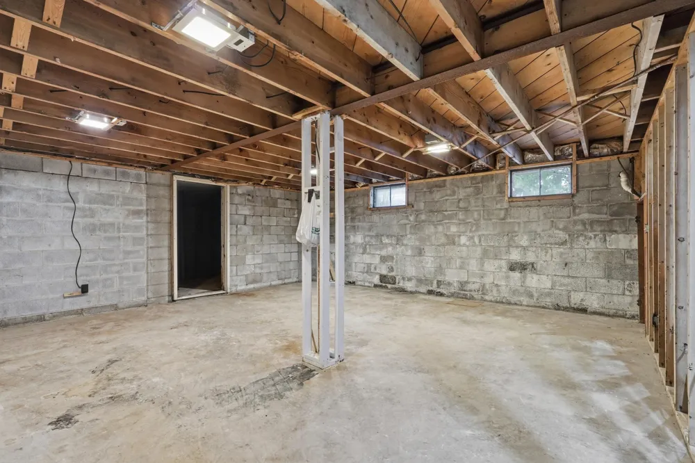 4765 W 950 Lake Village, IN 46349