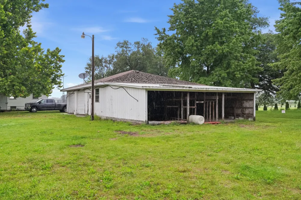 4765 W 950 Lake Village, IN 46349