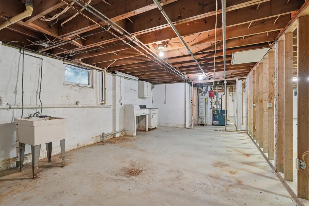 4765 W 950 Lake Village, IN 46349