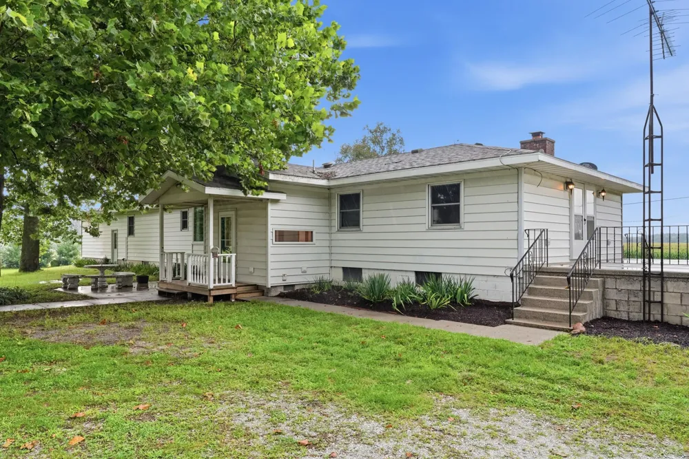 4765 W 950 Lake Village, IN 46349