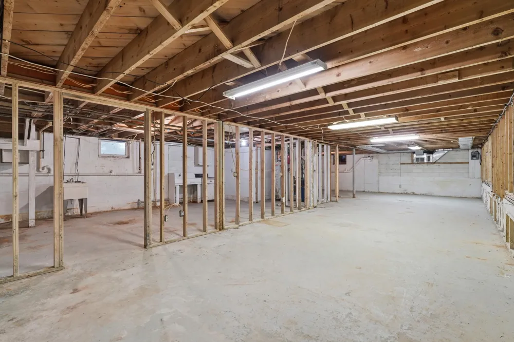4765 W 950 Lake Village, IN 46349
