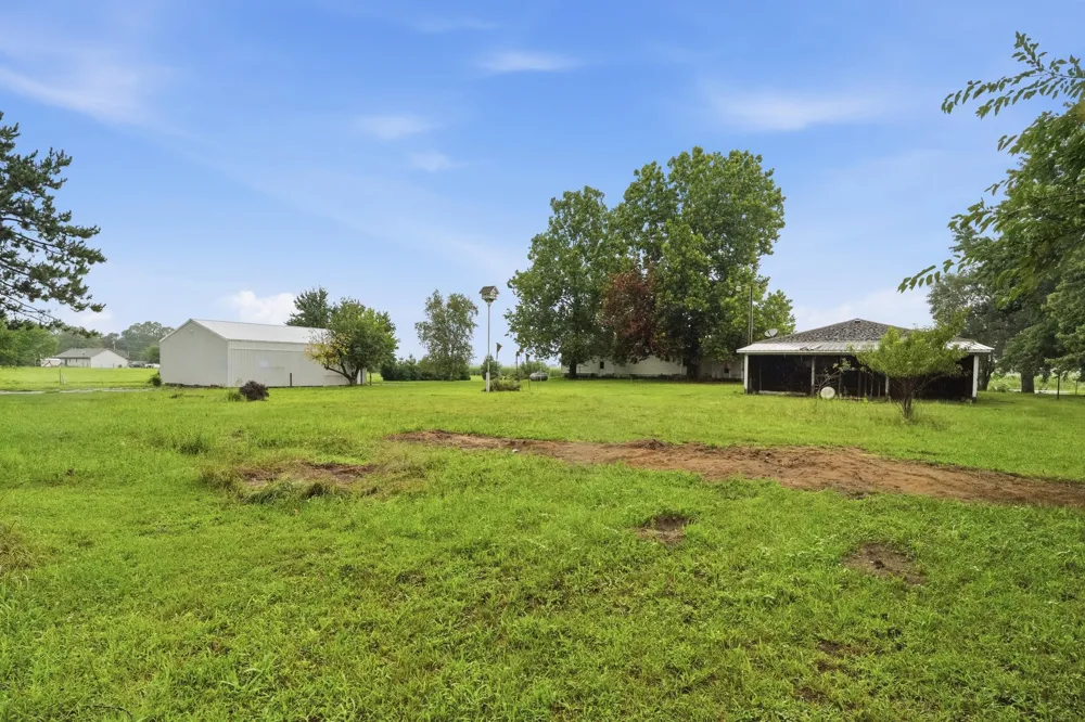 4765 W 950 Lake Village, IN 46349