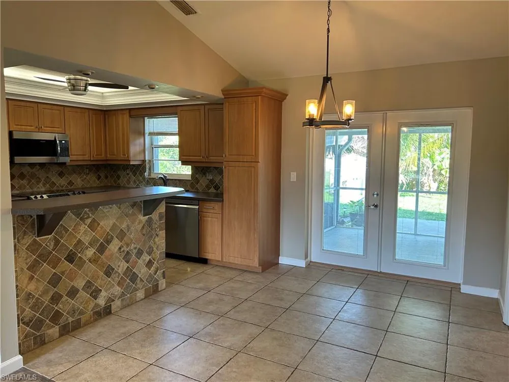 717 SE 10th Avenue Cape Coral, FL 33990