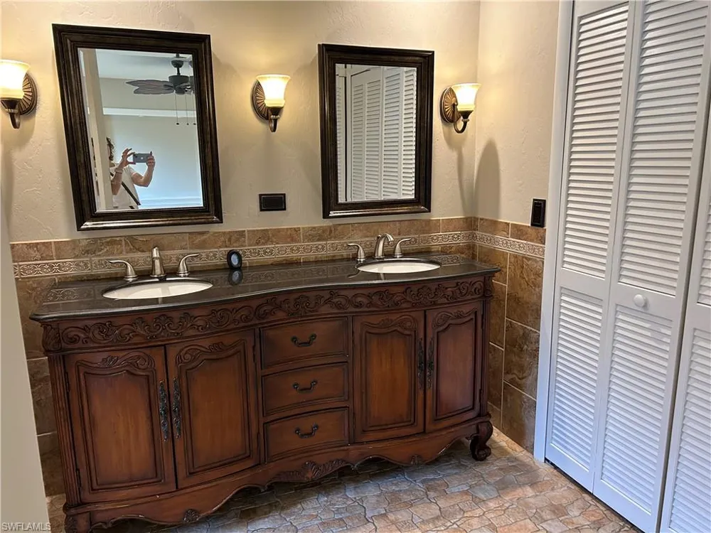 717 SE 10th Avenue Cape Coral, FL 33990