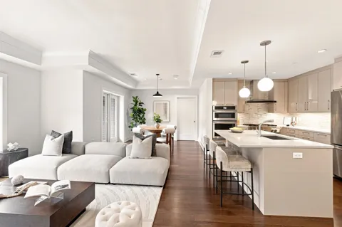 150 HENLEY PL