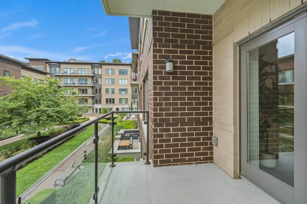 150 HENLEY PL Weehawken, NJ 07086