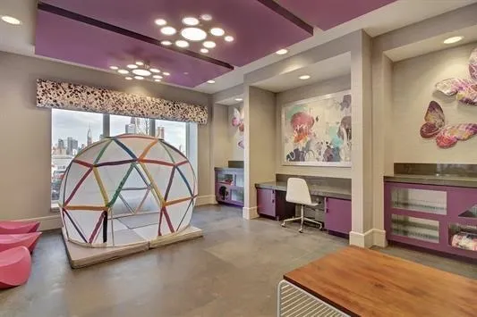 150 HENLEY PL Weehawken, NJ 07086