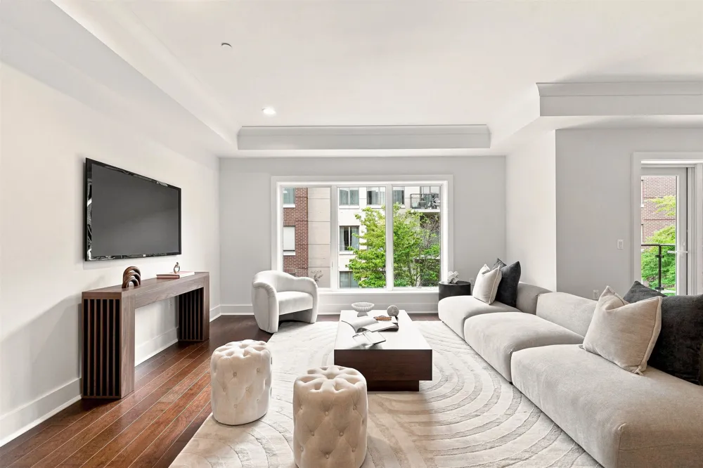 150 HENLEY PL Weehawken, NJ 07086