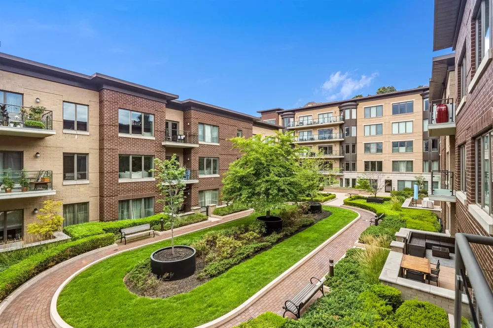 150 HENLEY PL Weehawken, NJ 07086