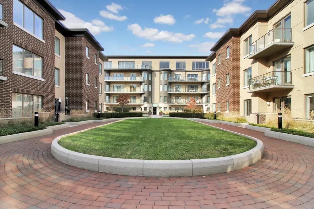 150 HENLEY PL Weehawken, NJ 07086