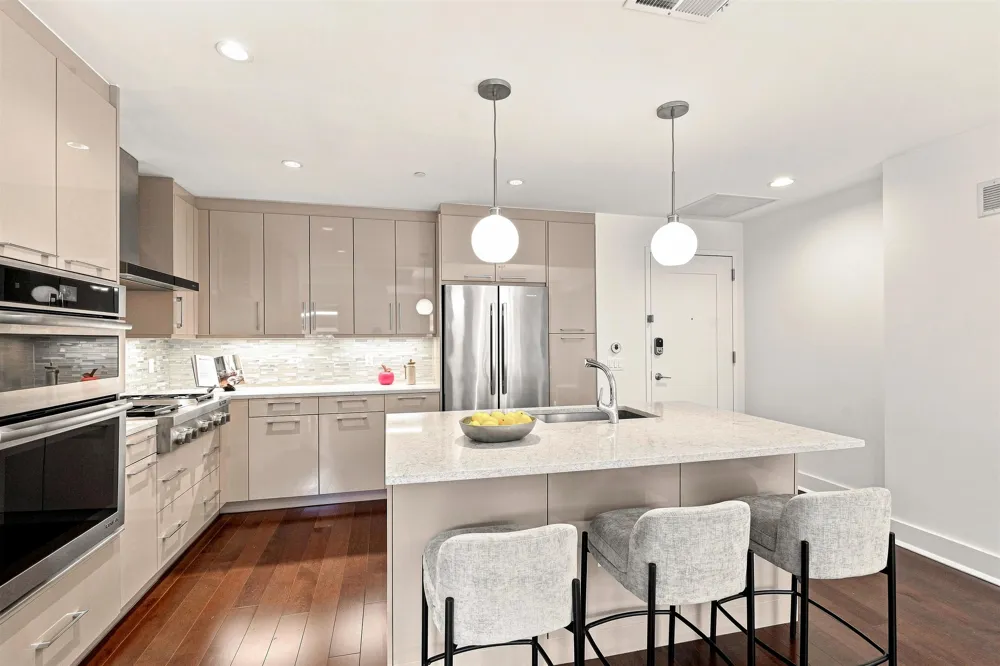 150 HENLEY PL Weehawken, NJ 07086