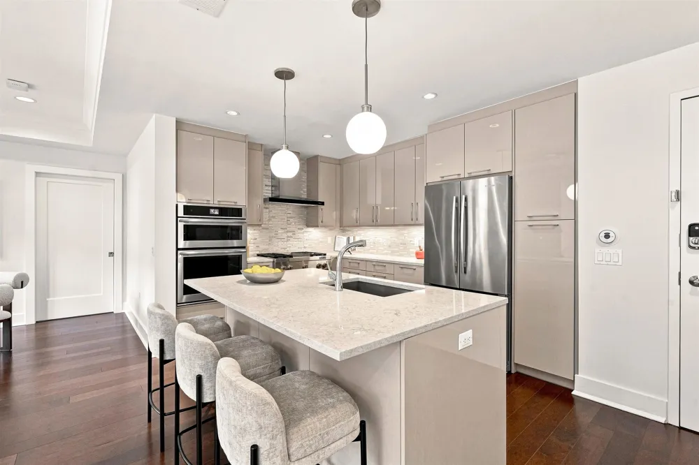 150 HENLEY PL Weehawken, NJ 07086