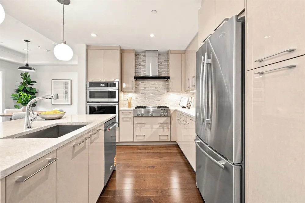 150 HENLEY PL Weehawken, NJ 07086