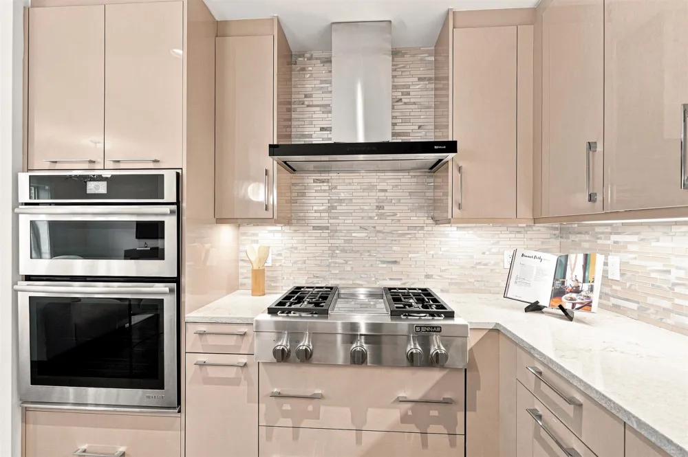 150 HENLEY PL Weehawken, NJ 07086