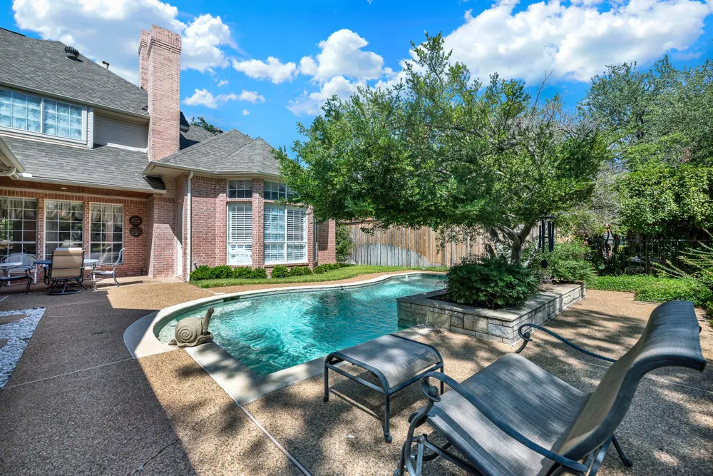5404 GLENSHIRE DRIVE Plano, TX 75093