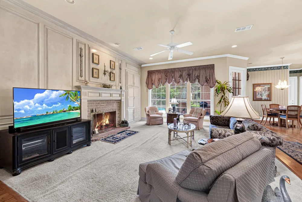 5404 GLENSHIRE DRIVE Plano, TX 75093