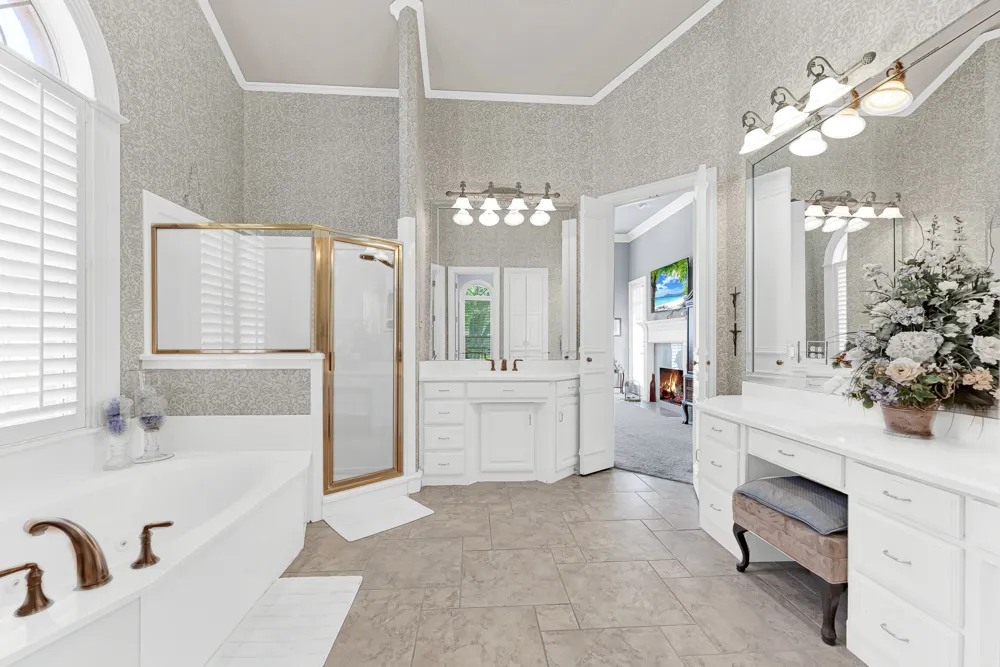 5404 GLENSHIRE DRIVE Plano, TX 75093
