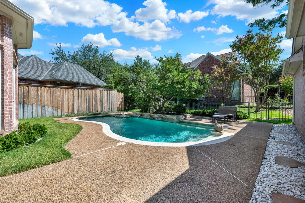 5404 GLENSHIRE DRIVE Plano, TX 75093