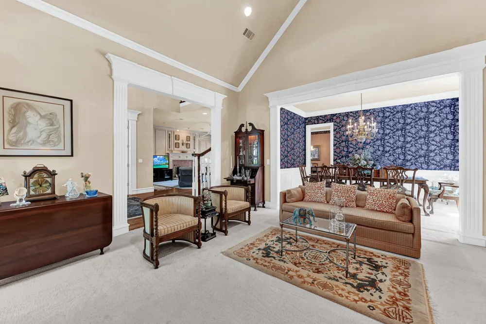 5404 GLENSHIRE DRIVE Plano, TX 75093