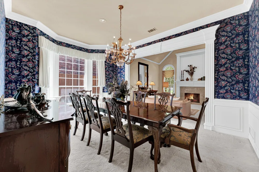 5404 GLENSHIRE DRIVE Plano, TX 75093