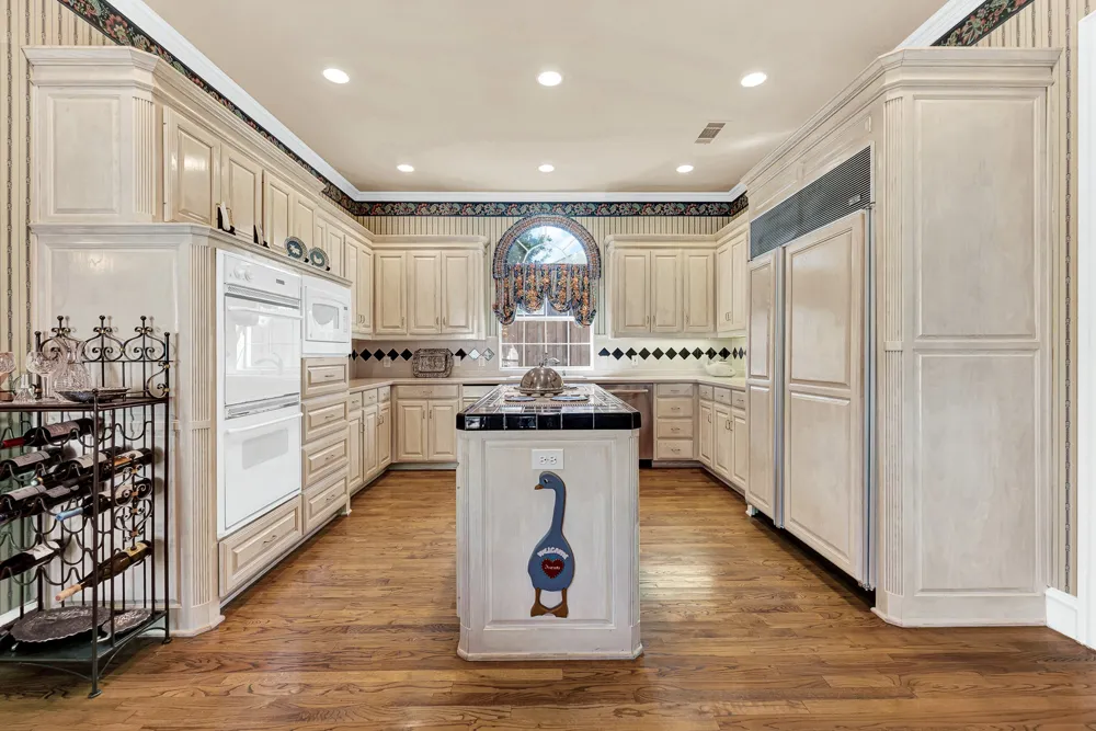 5404 GLENSHIRE DRIVE Plano, TX 75093