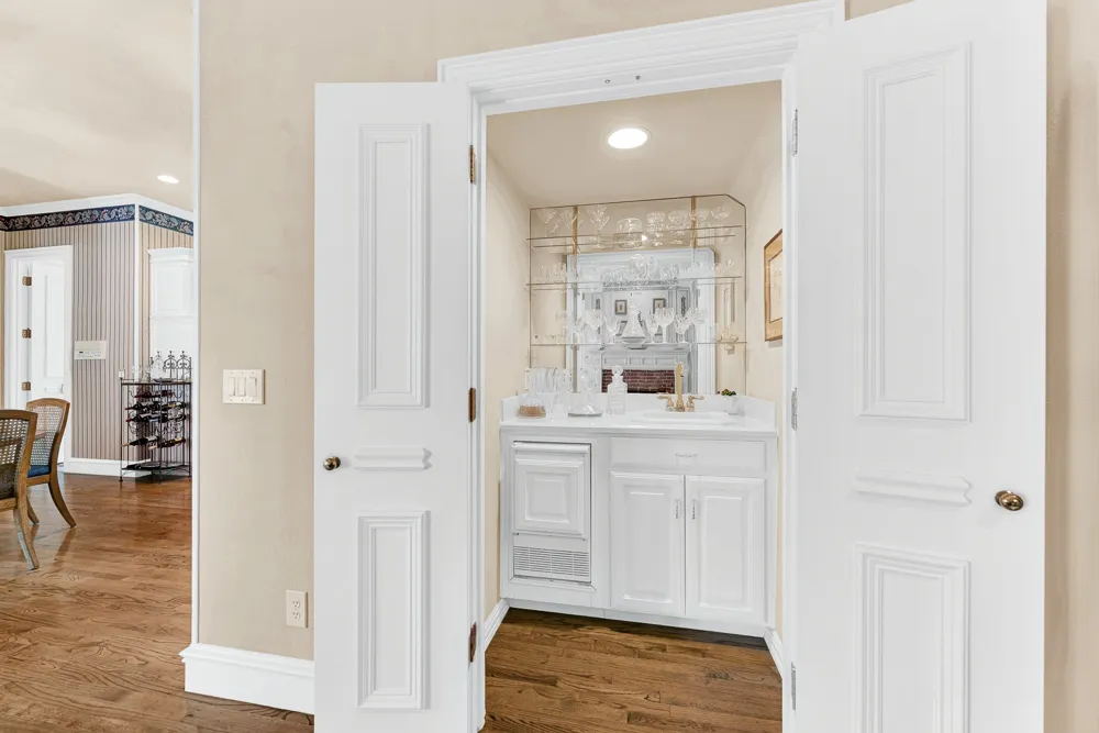 5404 GLENSHIRE DRIVE Plano, TX 75093