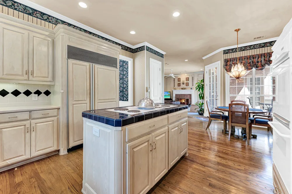 5404 GLENSHIRE DRIVE Plano, TX 75093
