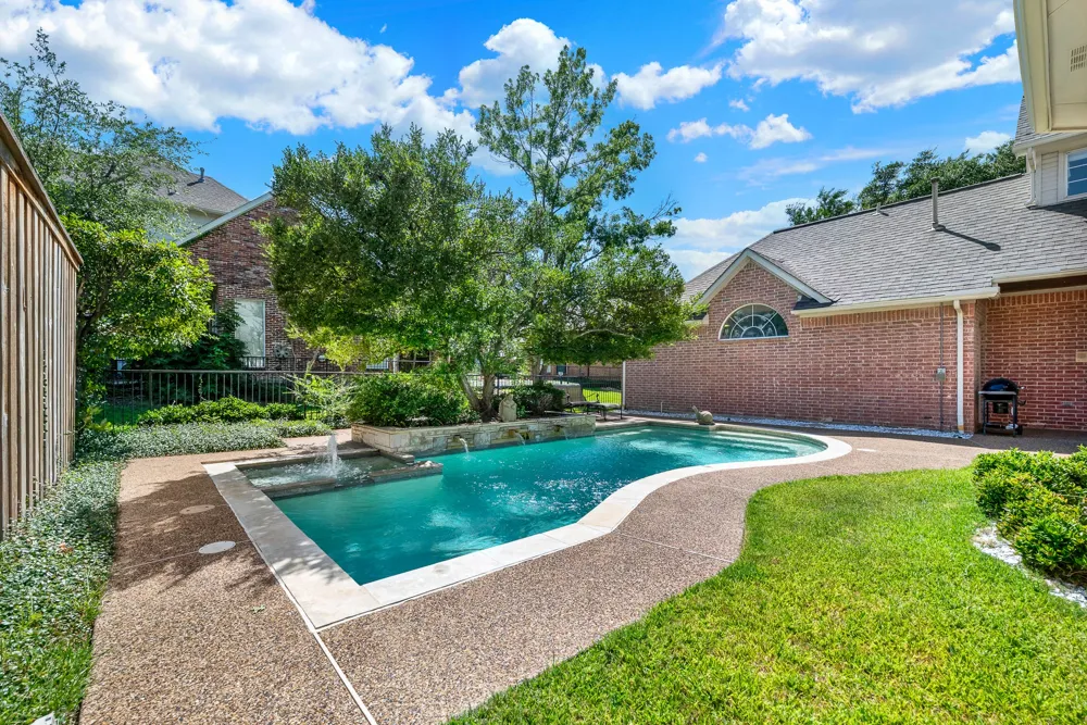 5404 GLENSHIRE DRIVE Plano, TX 75093