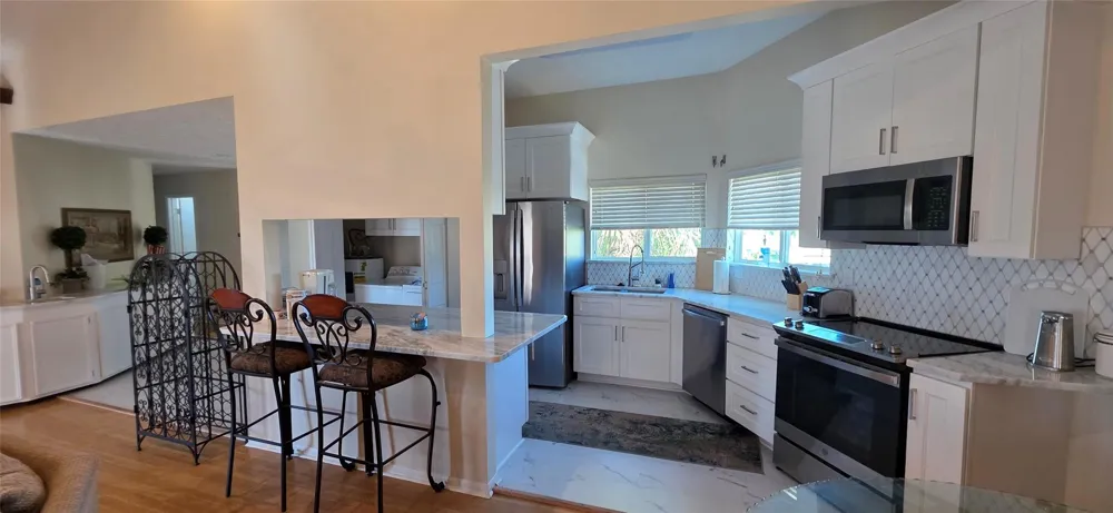 1702 E Castaway Street Tiki Island, TX 77554