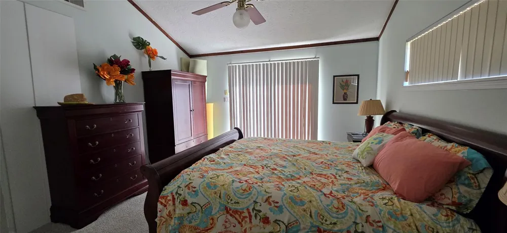 1702 E Castaway Street Tiki Island, TX 77554