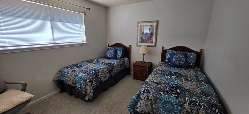 1702 E Castaway Street Tiki Island, TX 77554
